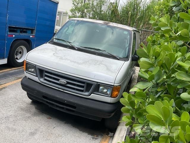 Ford E-350 Lätta skåpbilar