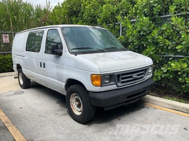 Ford E-350 Lätta skåpbilar