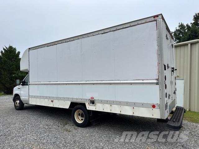 Ford E-350 Lätta skåpbilar