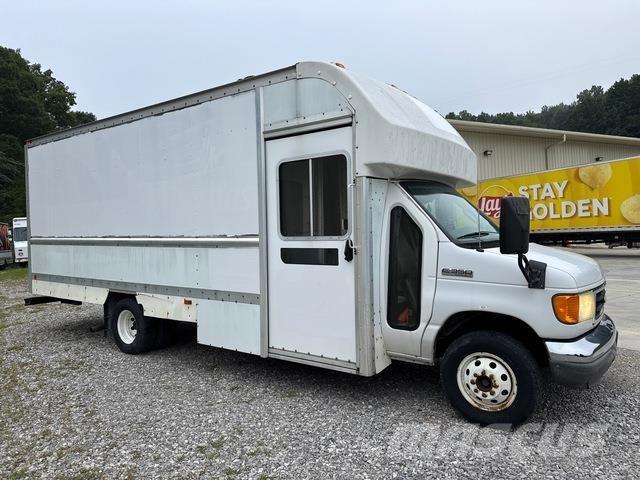 Ford E-350 Lätta skåpbilar