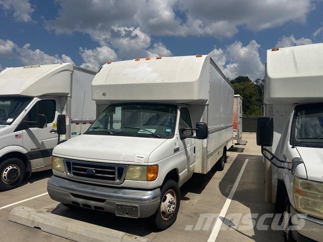 Ford E-350 Lätta lastbilar