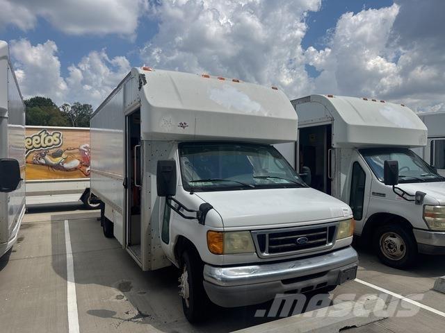 Ford E-350 Lätta lastbilar