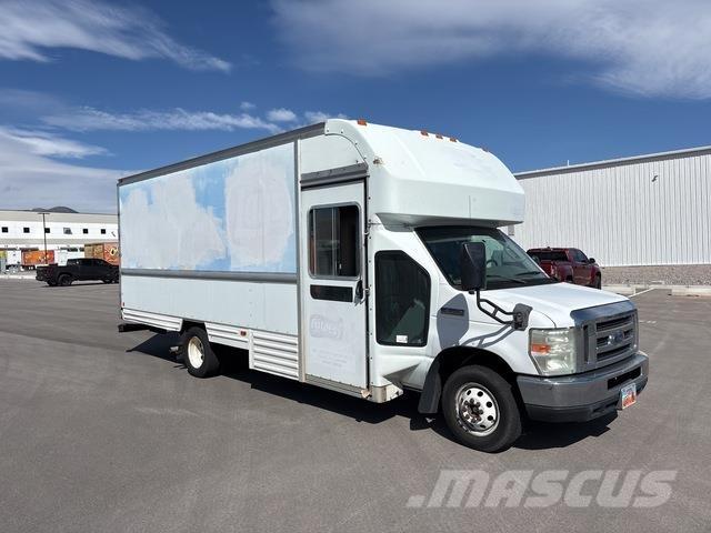 Ford E-350 Lätta lastbilar