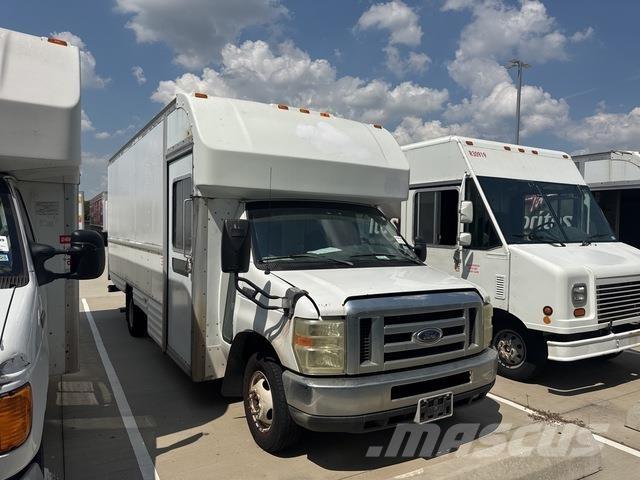 Ford E-350 Lätta lastbilar