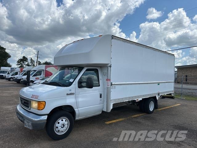 Ford E-350 Lätta lastbilar