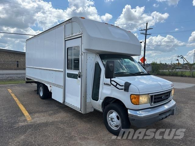 Ford E-350 Lätta lastbilar