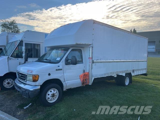 Ford E-350 Skåpbilar