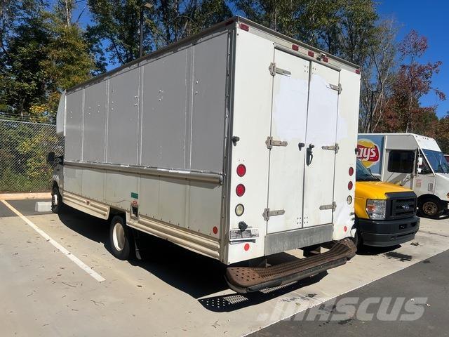 Ford E-350 Lätta skåpbilar