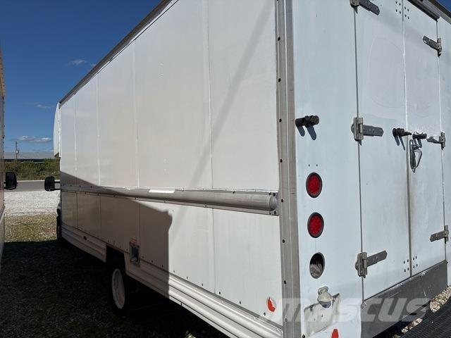 Ford E-350 Lätta lastbilar