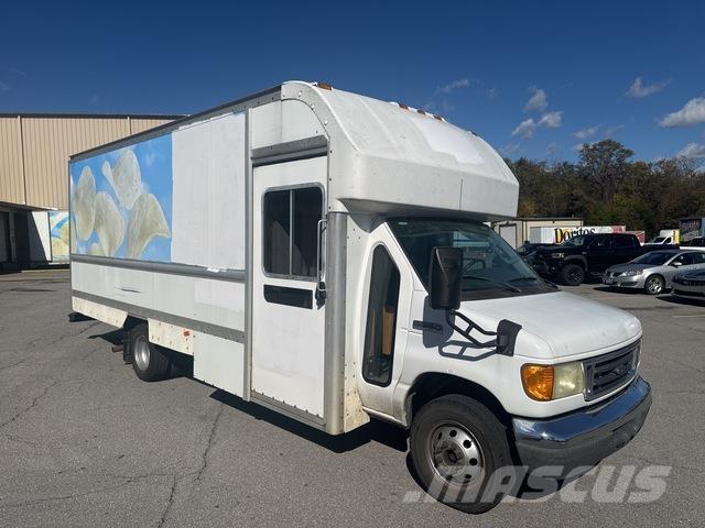 Ford E-350 Lätta lastbilar