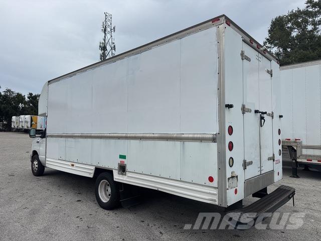 Ford E-350 Skåpbilar