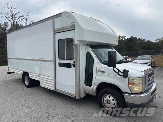 Ford E-350 Skåpbilar