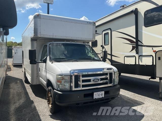 Ford E-450 Skåpbilar