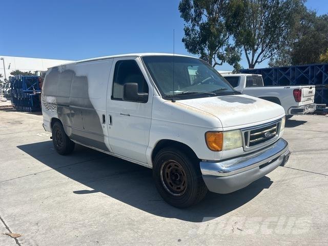 Ford E250 Lätta skåpbilar