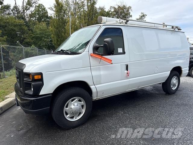 Ford E250 Lätta skåpbilar