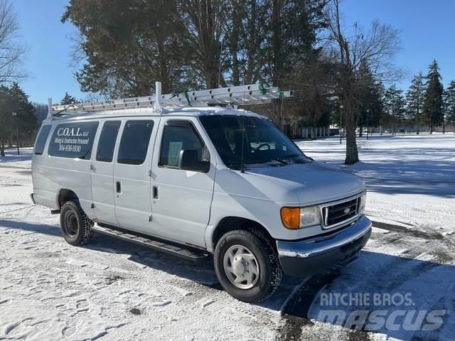 Ford E350 Lätta skåpbilar