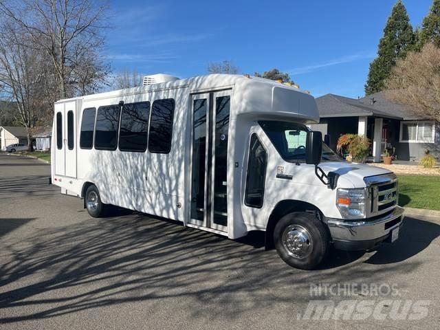 Ford E450 Lätta skåpbilar