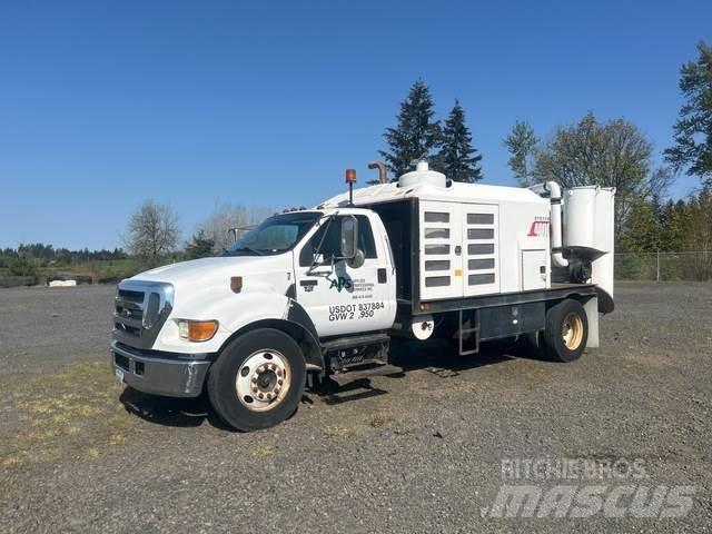 Ford F-650 Bandgrävare