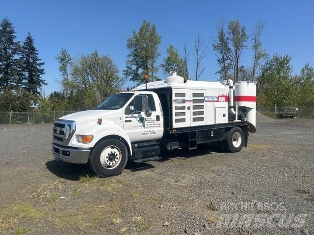 Ford F-650 Bandgrävare