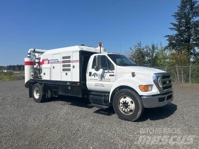 Ford F-650 Bandgrävare