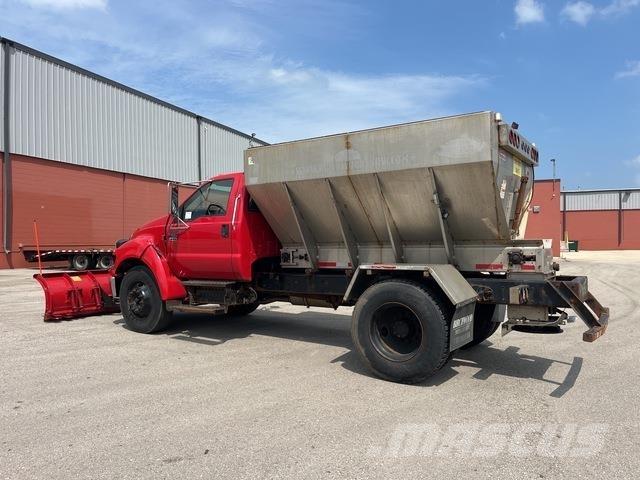 Ford F-650 Snöblad och plogar