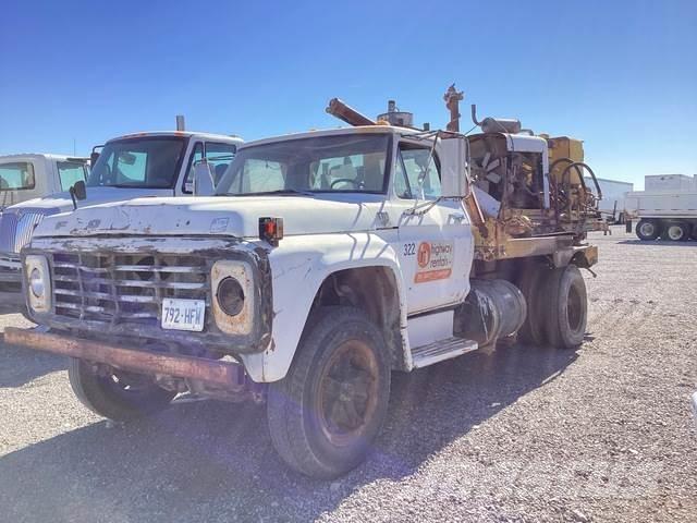 Ford F-700 Lastbilar med borraggregat