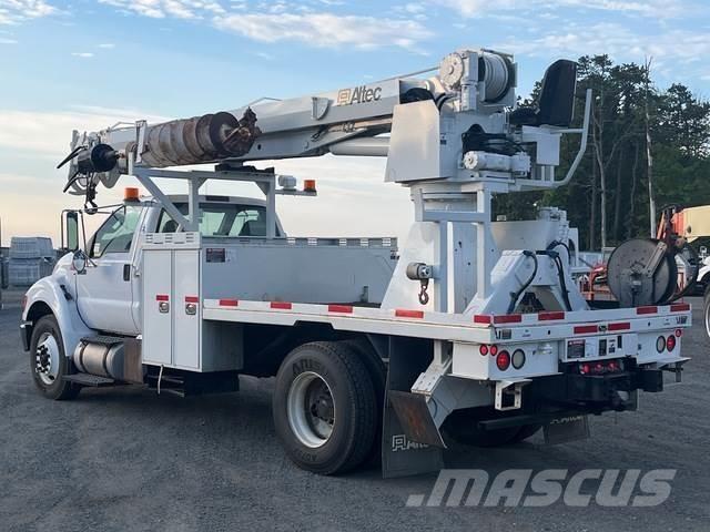Ford F-750 Lastbilar med borraggregat
