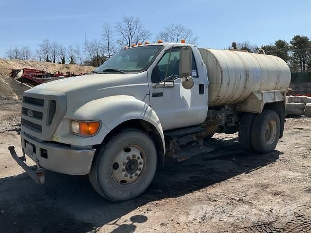 Ford F-750 Vattentankbilar
