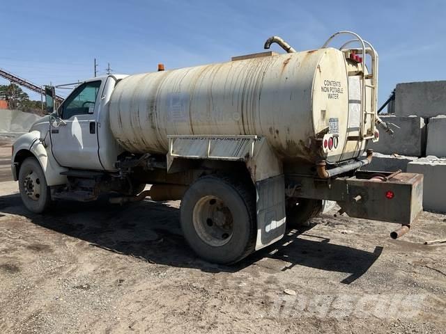 Ford F-750 Vattentankbilar
