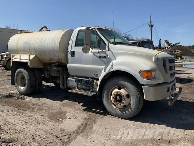 Ford F-750 Vattentankbilar