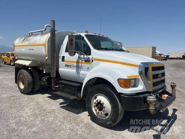 Ford F-750 Vattentankbilar