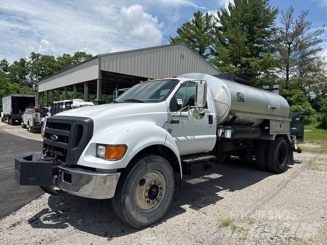Ford F-750 Cementbil