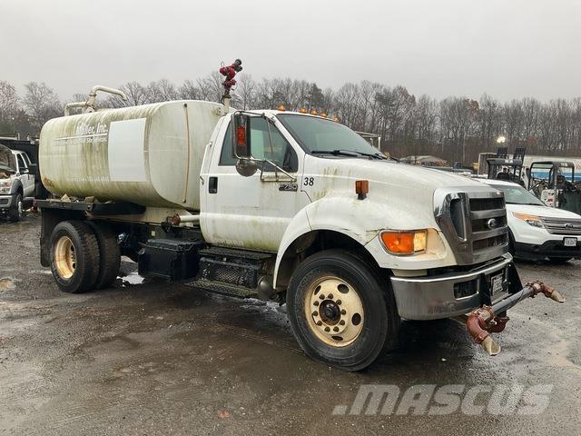 Ford F-750 Vattentankbilar