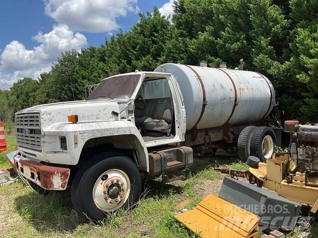 Ford F700 Tankbilar