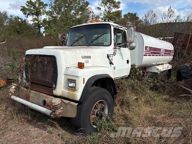 Ford L8000 Vattentankbilar