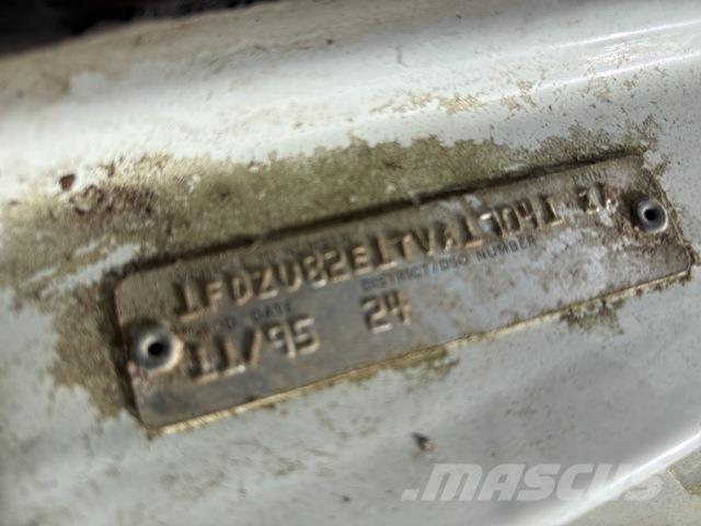 Ford L8000 Vattentankbilar