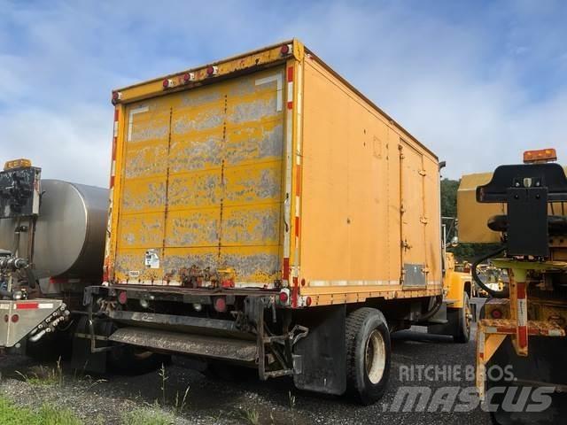 Ford L8000F Skåpbilar