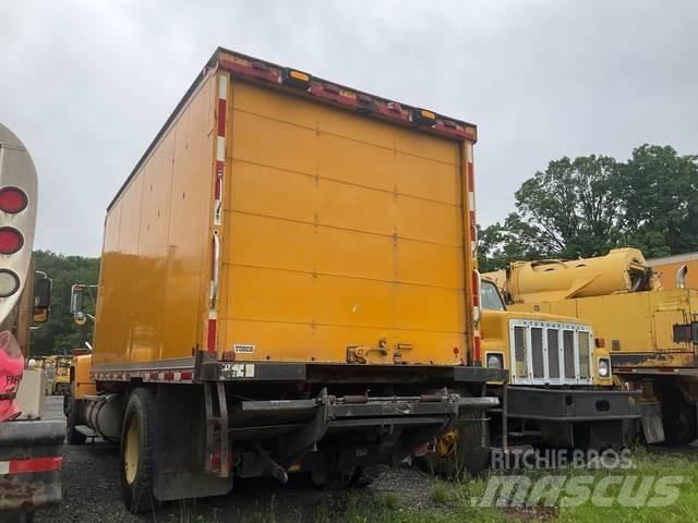 Ford L8000F Skåpbilar