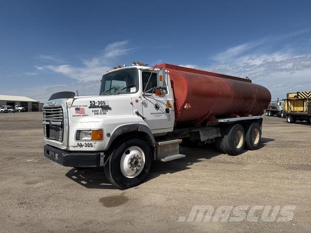 Ford L9000 Vattentankbilar