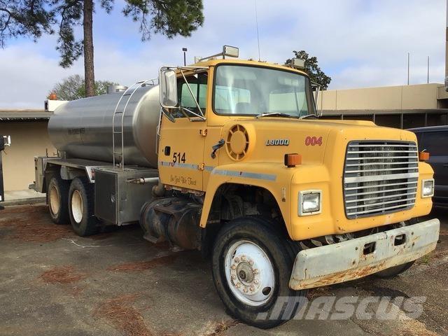Ford L9000 Vattentankbilar