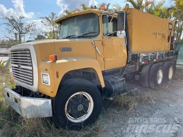 Ford LT8000 Vattentankbilar