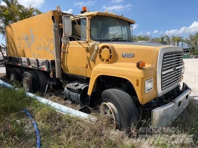 Ford LT8000 Vattentankbilar