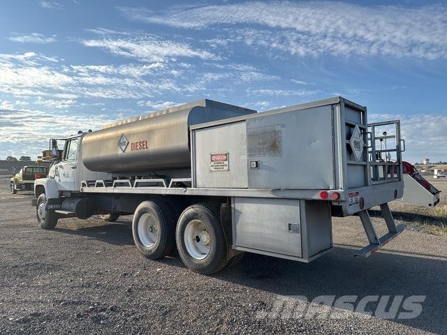 Ford LT8000 Tankbilar