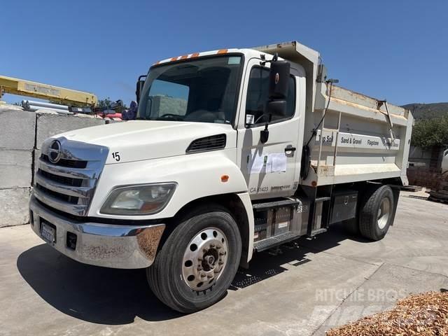 Hino  Tippbilar