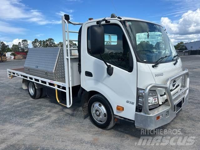 Hino 300 Flakbilar