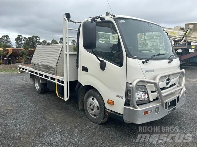 Hino 300 Flakbilar