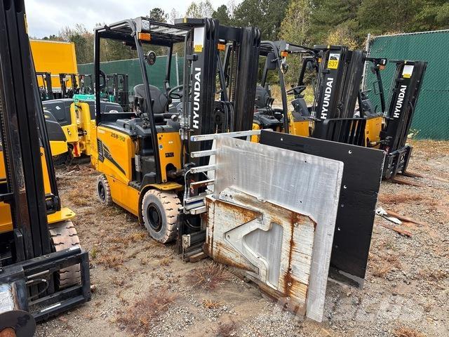 Hyundai 25B-9U Elmotviktstruckar