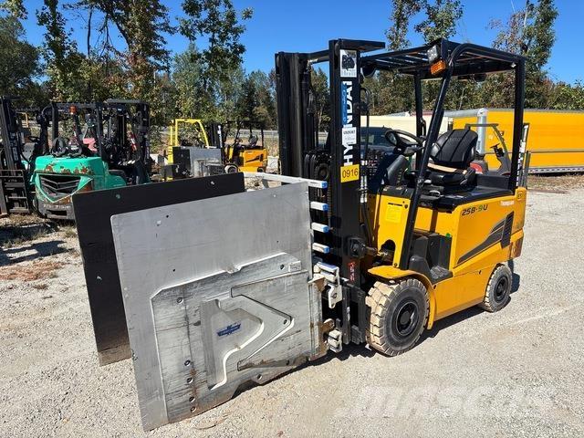 Hyundai 25B-9U Elmotviktstruckar