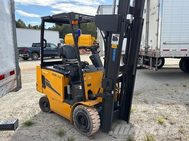 Hyundai 25B-9U Elmotviktstruckar