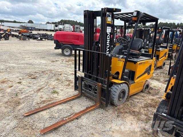 Hyundai 25B-9U Elmotviktstruckar